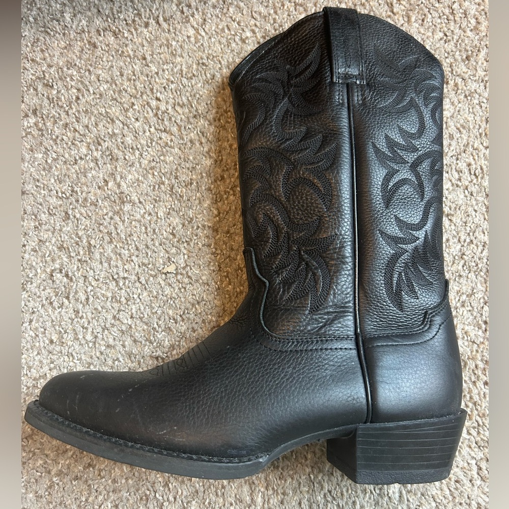 Black Ariat boots